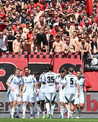 10 08 2024 Soccer Season 2024 2025 2 Soccer Bundesliga 02 Matchday 1 FC Nürnberg FCN Club FC Schalke 04 S04 Knappen Sportfoto Zink xwoxzix DFL regulations prohibit any use of photographs as image sequences and or quasi video only for editorial use Torjubel Jubel nach Treffer Tor Torschuß zum 0 1 durch Ibrahima Cisse 22, FC Schalke 04 S04