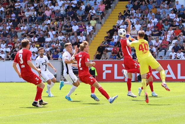 10 08 2024, Football, Men, 2 Bundesliga, Season 2024 2025, SV 07 Elversberg 1 FC Köln, Robin Fellhauer SV 07 Elversberg , Manuel Feil SV 07 Elversberg , Jonas Urbig 1 FC Koeln , Dominique Heintz 1 FC Koeln ,Timo Huebers 1 FC Koeln Elversberg Ursapharm Arena an der Kaiserlinde Saarland Germany EN Copyright: xSebastianxBachx