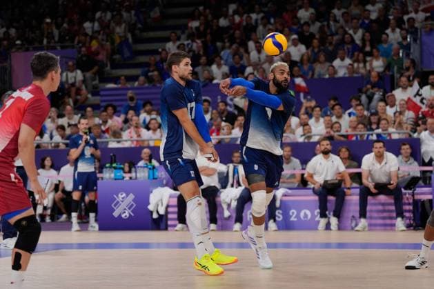Paris 2024 - Volleyball Final - France vs Poland Trevor Clevenot of France (17) and Earvin Ngapeth of France (9) at the men s volleyball gold medal match between France and Poland during the Paris 2024 Olympic Games, Olympische Spiele, Olympia, OS at the South Paris Arena 1 in Paris, France on August 10, 2024. Photo by Nicolas Gouhier ABACAPRESS.COM Paris France  Copyright: xNicolasxGouhier ABACAx