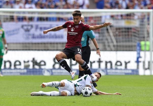 10 08 2024 Soccer Season 2024 2025 2 Soccer Bundesliga 02 Matchday 1 FC Nürnberg FCN Club FC Schalke 04 S04 Knappen Sportfoto Zink DaMa xdaxmax DFL regulations prohibit any use of photographs as image sequences and or quasi video only for editorial use Jens Castrop 17, 1 FC Nürnberg FCN Janik Bachmann 14, FC Schalke 04 S04