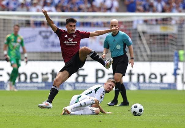 10 08 2024 Soccer Season 2024 2025 2 Soccer Bundesliga 02 Matchday 1 FC Nürnberg FCN Club FC Schalke 04 S04 Knappen Sportfoto Zink DaMa xdaxmax DFL regulations prohibit any use of photographs as image sequences and or quasi video only for editorial use Jens Castrop 17, 1 FC Nürnberg FCN Janik Bachmann 14, FC Schalke 04 S04