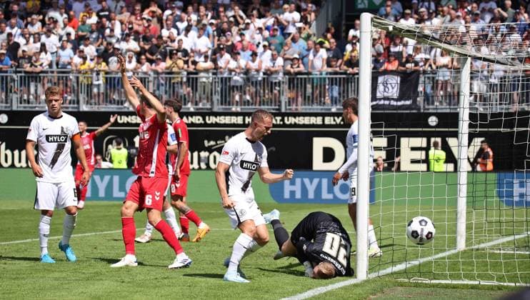 10 08 2024, Football, Men, 2 Bundesliga, Season 2024 2025, SV 07 Elversberg 1 FC Köln, Header by Tim Lemperle 1 FC Köln clears Nicolas Kristof SV 07 Elversberg Elversberg Ursapharm Arena an der Kaiserlinde Saarland Germany EN Copyright: xSebastianxBachx