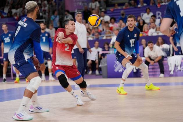 Paris 2024 - Volleyball Final - France vs Poland Trevor Clevenot of France (17) at the men s volleyball gold medal match between France and Poland during the Paris 2024 Olympic Games, Olympische Spiele, Olympia, OS at the South Paris Arena 1 in Paris, France on August 10, 2024. Photo by Nicolas Gouhier ABACAPRESS.COM Paris France  Copyright: xNicolasxGouhier ABACAx