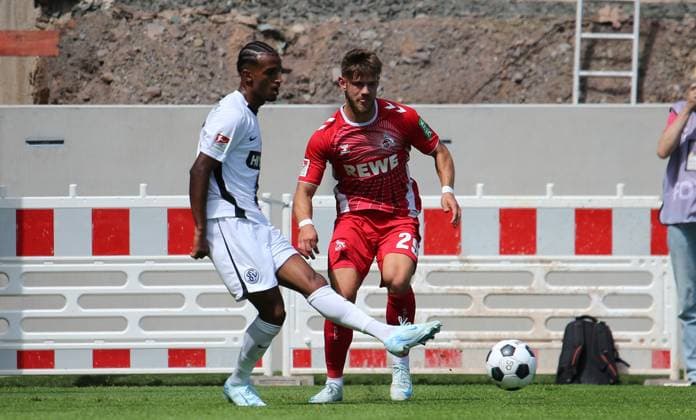 10 08 2024, xmohx, Soccer 2 Bundesliga, SV Elversberg 1 FC Köln emspor, v l Filimon Gerezgiher Elöversberg , Jan Uwe Thielmann Köln DFL DFB REGULATIONS PROHIBIT ANY USE OF PHOTOGRAPHS as IMAGE SEQUENCES and or QUASI VIDEO Elversberg