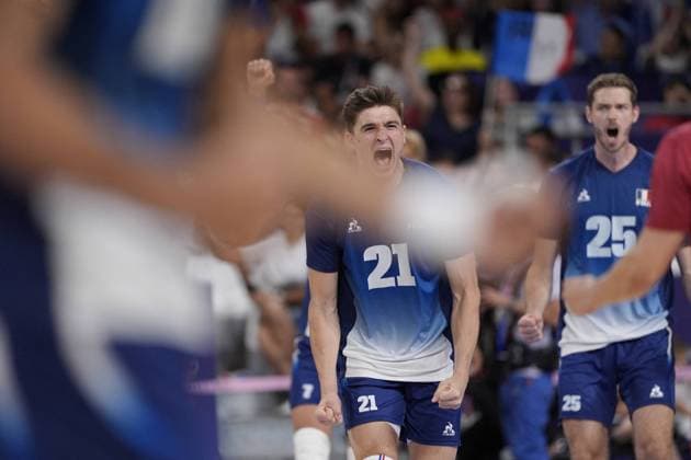 Paris 2024 - Volleyball Final - France vs Poland Theo Faure of France (21) at the men s volleyball gold medal match between France and Poland during the Paris 2024 Olympic Games, Olympische Spiele, Olympia, OS at the South Paris Arena 1 in Paris, France on August 10, 2024. Photo by Nicolas Gouhier ABACAPRESS.COM Paris France  Copyright: xNicolasxGouhier ABACAx