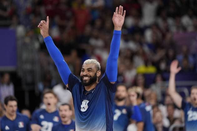 Paris 2024 - Volleyball Final - France vs Poland Earvin Ngapeth of France (9) at the men s volleyball gold medal match between France and Poland during the Paris 2024 Olympic Games, Olympische Spiele, Olympia, OS at the South Paris Arena 1 in Paris, France on August 10, 2024. Photo by Nicolas Gouhier ABACAPRESS.COM Paris France  Copyright: xNicolasxGouhier ABACAx