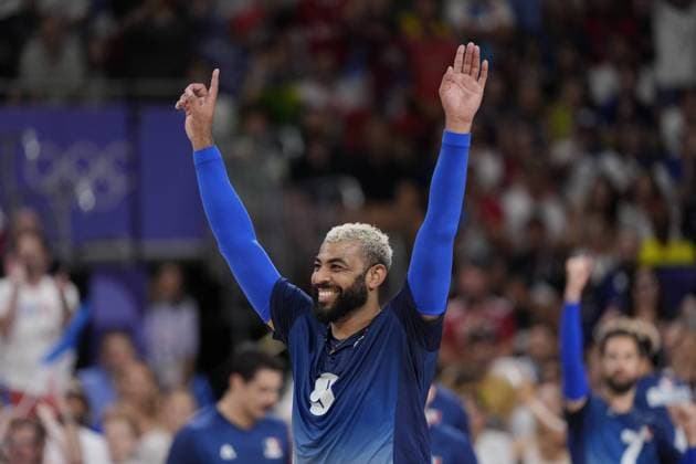 Paris 2024 - Volleyball Final - France vs Poland Earvin Ngapeth of France (9) at the men s volleyball gold medal match between France and Poland during the Paris 2024 Olympic Games, Olympische Spiele, Olympia, OS at the South Paris Arena 1 in Paris, France on August 10, 2024. Photo by Nicolas Gouhier ABACAPRESS.COM Paris France  Copyright: xNicolasxGouhier ABACAx