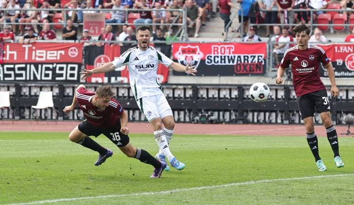 10 08 2024 Soccer Season 2024 2025 2 Soccer Bundesliga 02 Matchday 1 FC Nürnberg FCN Club FC Schalke 04 S04 Knappen Sportfoto Zink DaMa xdaxmax DFL regulations prohibit any use of photographs as image sequences and or quasi video only for editorial use Tor Treffer Torschuß zum 1 1 Torschütze Lukas Schleimer 36, 1 FC Nürnberg FCN gg Adrian Gantenbein 17, FC Schalke 04 S04