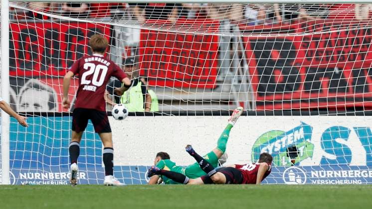 Lukas Schleimer 1 FC Nuernberg, 36 scored by flying header Goal scored, the goal 1 1, to celebrate the goal, goalkeeper Justin Heekeren Schalke, 28 has no chance 10 08 2024, Football, 2 Bundesliga, 2 Matchday, 1 FC Nuernberg FC Schalke 04, GER, Nuernberg, Max Morlock Stadion, DFL REGULATIONS PROHIBIT ANY USE OF PHOTOGRAPHS AS IMAGE SEQUENCES AND OR QUASI VIDEO Copyright: HMBxMedia xHeikoxBecker