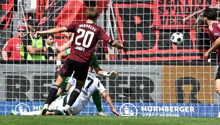 10 08 2024 Soccer Season 2024 2025 2 Soccer Bundesliga 02 Matchday 1 FC Nürnberg FCN Club FC Schalke 04 S04 Knappen Sportfoto Zink xwoxzix DFL regulations prohibit any use of photographs as image sequences and or quasi video only for editorial use Caspar Jander 20, 1 FC Nürnberg FCN erzielt Treffer Tor Torschuß zum 2 1
