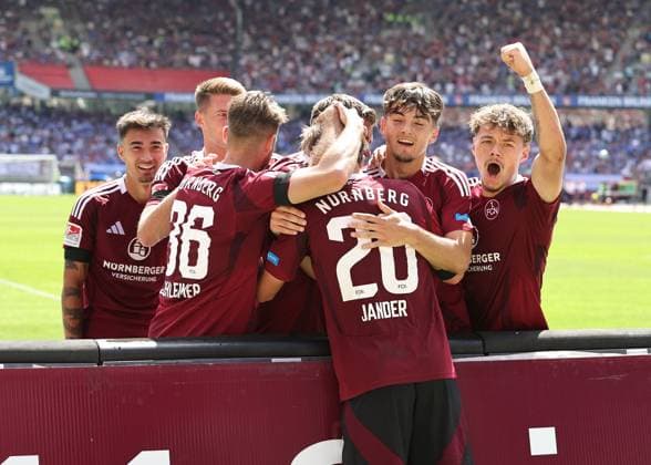 10 08 2024 Soccer Season 2024 2025 2 Soccer Bundesliga 02 Matchday 1 FC Nürnberg FCN Club FC Schalke 04 S04 Knappen Sportfoto Zink DaMa xdaxmax DFL regulations prohibit any use of photographs as image sequences and or quasi video only for editorial use Jubel Freude Torjubel nach Tor zum 2 1 Caspar Jander 20, 1 FC Nürnberg FCN und Mannschaft Team jubelt freut sich Torschütze Caspar Jander 20, 1 FC Nürnberg FCN