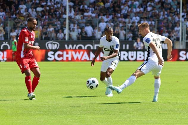 10 08 2024, Football, Men, 2 Bundesliga, Season 2024 2025, SV 07 Elversberg 1 FC Köln, Maurice Neubauer SV 07 Elversberg , Filimon Gerezgiher SV 07 Elversberg , Linton Maina 1 FC Koeln Elversberg Ursapharm Arena an der Kaiserlinde Saarland Germany EN Copyright: xSebastianxBachx
