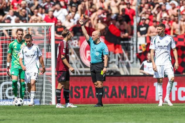 10 08 2024, Football, Season 2024 2025, 2 Bundesliga, 2 Matchday, 1 FC Nürnberg FC Schalke 04, Casper Jander 1 FC Nürnberg sees the yellow red card Nuremberg Max Morlock Stadion Bayern Germany xRHR PHOTO TRx Copyright: TimxRehbein RHR-FOTOx RHR-FOTO TR