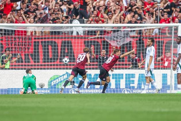 10 08 2024, Football, Season 2024 2025, 2 Bundesliga, 2 Matchday, 1 FC Nürnberg FC Schalke 04, Lukas Schleimer 1 FC Nürnberg scores the goal to make it 1 - 1 Nürnberg Max Morlock Stadion Bayern Germany xRHR PHOTO TRx Copyright: TimxRehbein RHR-FOTOx RHR-FOTO TR