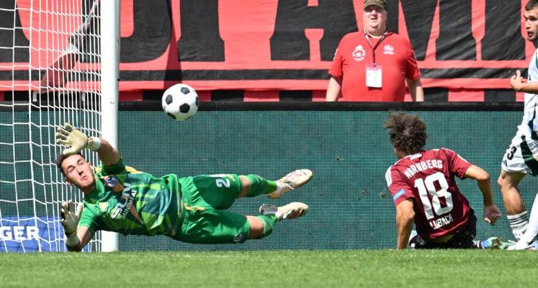 10 08 2024 Soccer Season 2024 2025 2 Soccer Bundesliga 02 Matchday 1 FC Nürnberg FCN Club FC Schalke 04 S04 Knappen Sportfoto Zink xwoxzix DFL regulations prohibit any use of photographs as image sequences and or quasi video only for editorial use Rafael Lubach 18, 1 FC Nürnberg FCN erzielt Treffer Tor Torschuß zum 3 1 gegen Justin Heekeren 28, FC Schalke 04 S04
