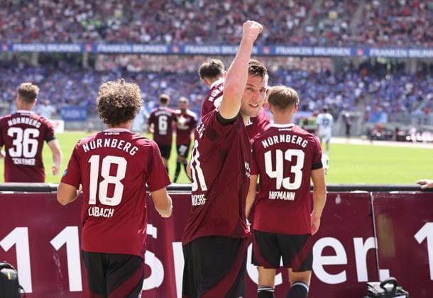 10 08 2024 Soccer Season 2024 2025 2 Soccer Bundesliga 02 Matchday 1 FC Nürnberg FCN Club FC Schalke 04 S04 Knappen Sportfoto Zink DaMa xdaxmax DFL regulations prohibit any use of photographs as image sequences and or quasi video only for editorial use Jubel Freude Torjubel nach Tor zum 3 1 Robin Knoche 31, 1 FC Nürnberg FCN clenches fists fists and team team cheers happy goalscorer Rafael Lubach 18, 1 FC Nürnberg FCN