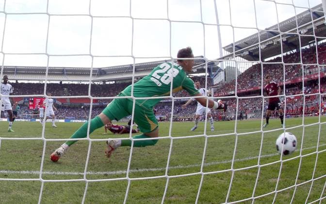 10 08 2024 Soccer Season 2024 2025 2 Soccer Bundesliga 02 Matchday 1 FC Nürnberg FCN Club FC Schalke 04 S04 Knappen Sportfoto Zink DaMa xdaxmax DFL regulations prohibit any use of photographs as image sequences and or quasi video only for editorial use Tor Treffer Goal shot to 1 1 Goalscorer Lukas Schleimer 36, 1 FC Nürnberg FCN vs Justin Heekeren 28, FC Schalke 04 S04
