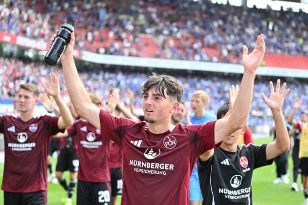10 08 2024 Soccer Season 2024 2025 2 Soccer Bundesliga 02 Matchday 1 FC Nürnberg FCN Club FC Schalke 04 S04 Knappen Sportfoto Zink xwoxzix DFL regulations prohibit any use of photographs as image sequences and or quasi video only for editorial use Dustin Forkel 34, 1 FC Nürnberg FCN Jubel Freude nach Spielende