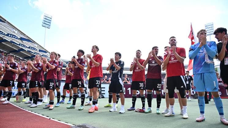 10 08 2024 Soccer Season 2024 2025 2 Soccer Bundesliga 02 Matchday 1 FC Nürnberg FCN Club FC Schalke 04 S04 Knappen Sportfoto Zink xwoxzix DFL regulations prohibit any use of photographs as image sequences and or quasi video only for editorial use Mannschaft Team FCN vor Clubfans Fans Fanblock nach Spielende