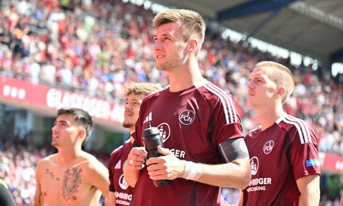 10 08 2024 Soccer Season 2024 2025 2 Soccer Bundesliga 02 Matchday 1 FC Nürnberg FCN Club FC Schalke 04 S04 Knappen Sportfoto Zink xwoxzix DFL regulations prohibit any use of photographs as image sequences and or quasi video only for editorial use Robin Knoche 31, 1 FC Nürnberg FCN after the end of the match
