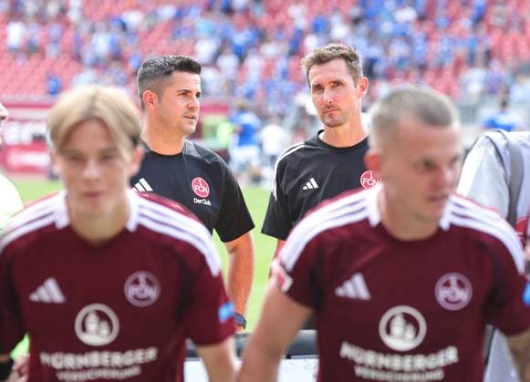 10 08 2024 Soccer Season 2024 2025 2 Soccer Bundesliga 02 Matchday 1 FC Nürnberg FCN Club FC Schalke 04 S04 Knappen Sportfoto Zink DaMa xdaxmax DFL regulations prohibit any use of photographs as image sequences and or quasi video only for editorial use Jubel Freude nach Spielende Jens Bauer Co Trainer 1 FC Nürnberg FCN Miroslav Klose Trainer 1 FC Nürnberg FCN talk after the match and watch team team celebrating with Clubfan Clubfans FCN Fans Fans