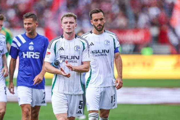 10 08 2024, Football, Season 2024 2025, 2 Bundesliga, 2 Matchday, 1 FC Nürnberg FC Schalke 04, v l Derry John Murkin FC Schalke 04 , Kenan Karaman FC Schalke 04 Nürnberg Max Morlock Stadion Bayern Germany xRHR PHOTO TRx Copyright: TimxRehbein RHR-FOTOx RHR-FOTO TR