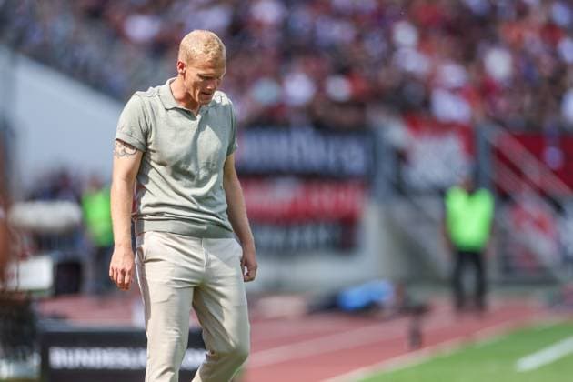 10 08 2024, Football, Season 2024 2025, 2 Bundesliga, 2 Matchday, 1 FC Nuremberg FC Schalke 04, Head Coach Karel Geraerts FC Schalke 04 Nuremberg Max Morlock Stadion Bayern Germany xRHR PHOTO TRx Copyright: TimxRehbein RHR-FOTOx RHR-FOTO TR