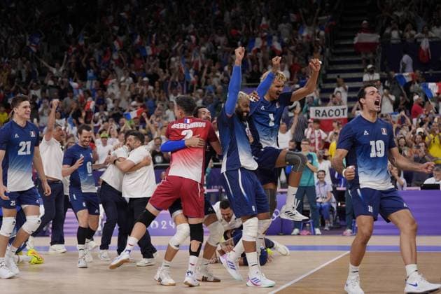 Paris 2024 - France Wins Gold In Volleyball Earvin Ngapeth (9), Barthelemy Chinenyeze (1) and Yacine Louati (19) celebrate after winning the men s volleyball gold medal match between France and Poland during the Paris 2024 Olympic Games, Olympische Spiele, Olympia, OS at the South Paris Arena 1 in Paris, France on August 10, 2024. Photo by Nicolas Gouhier ABACAPRESS.COM Paris France  Copyright: xNicolasxGouhier ABACAx