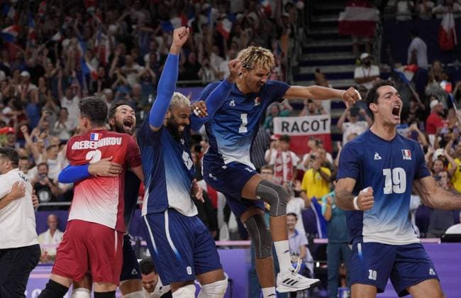 Paris 2024 - France Wins Gold In Volleyball Earvin Ngapeth (9), Barthelemy Chinenyeze (1) and Yacine Louati (19) celebrate after winning the men s volleyball gold medal match between France and Poland during the Paris 2024 Olympic Games, Olympische Spiele, Olympia, OS at the South Paris Arena 1 in Paris, France on August 10, 2024. Photo by Nicolas Gouhier ABACAPRESS.COM Paris France  Copyright: xNicolasxGouhier ABACAx