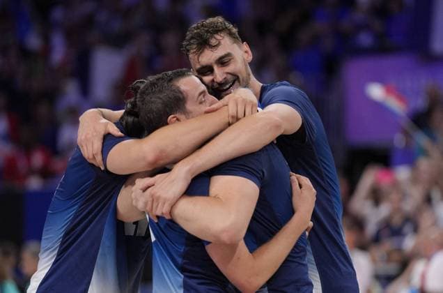 Paris 2024 - France Wins Gold In Volleyball Jean Patry (4) celebrate after winning the men s volleyball gold medal match between France and Poland during the Paris 2024 Olympic Games, Olympische Spiele, Olympia, OS at the South Paris Arena 1 in Paris, France on August 10, 2024. Photo by Nicolas Gouhier ABACAPRESS.COM Paris France  Copyright: xNicolasxGouhier ABACAx
