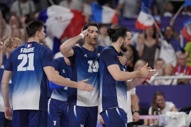 Paris 2024 - France Wins Gold In Volleyball Yacine Louati (19) and Antoine Brizard (11) celebrate after winning the men s volleyball gold medal match between France and Poland during the Paris 2024 Olympic Games, Olympische Spiele, Olympia, OS at the South Paris Arena 1 in Paris, France on August 10, 2024. Photo by Nicolas Gouhier ABACAPRESS.COM Paris France  Copyright: xNicolasxGouhier ABACAx