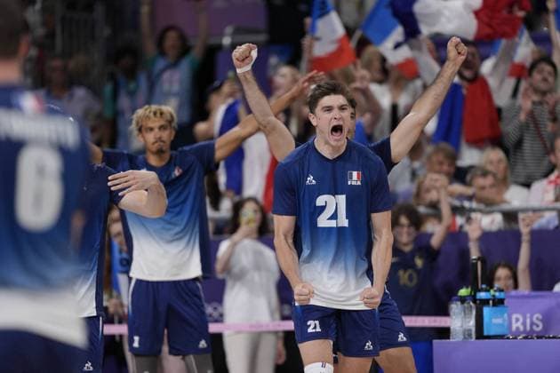 Paris 2024 - France Wins Gold In Volleyball Theo Faure (21) celebrate after winning the men s volleyball gold medal match between France and Poland during the Paris 2024 Olympic Games, Olympische Spiele, Olympia, OS at the South Paris Arena 1 in Paris, France on August 10, 2024. Photo by Nicolas Gouhier ABACAPRESS.COM Paris France  Copyright: xNicolasxGouhier ABACAx