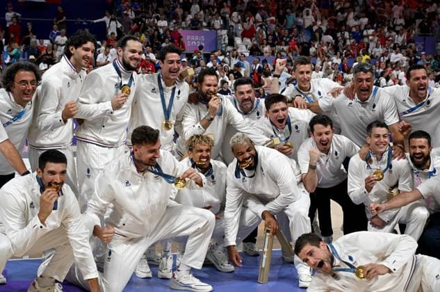 JEUX OLYMPIQUES PARIS 2024 - FRANCE - POLOGNE PHOTOPQR OUEST FRANCE Stéphane Geufroi ; Paris ; 10 08 2024 ; JEUX OLYMPIQUES - PARIS 2024 VOLLEY BALL - FINALE France - Pologne Les Bleus ont écrasé la Pologne en finale (25-19, 25-20, 25-23) et sont médaille d or- The Paris 2024 Summer Olympic Games, Olympische Spiele, Olympia, OS (Jul 26-Aug 11, 2024). finale of volley ball France vs Poland Paris France  Copyright: xPHOTOPQR OUESTxFRANCE MAXPPPxStéphanexGeufroix 20240810OFR9157 20240810OFR9157
