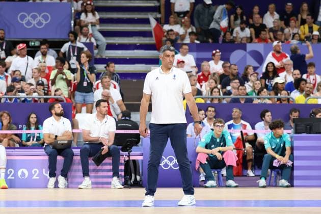 August 10, 2024, Paris, Ile-De-France, France: Coach ANDREA GIANI during the Volleyball Men s Gold Medal Match between Team FRANCE (FRA) and Team POLAND (POL) at the Paris 2024 Olympic Games, Olympische Spiele, Olympia, OS at Arena Paris Sud 1 in Paris, France Paris France - ZUMAc179 20240810_oly_c179_024 Copyright: xMickaelxChavetx