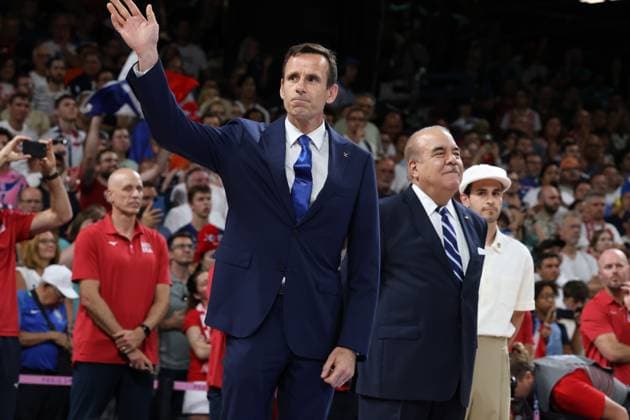 August 10, 2024, Paris, Ile-De-France, France: IOC member JEAN-PHILIPPE ROLLAND of France during the victory ceremony following the Volleyball Men s Gold Medal Match between Team FRANCE (FRA) and Team POLAND (POL) at the Paris 2024 Olympic Games, Olympische Spiele, Olympia, OS at Arena Paris Sud 1 in Paris, France Paris France - ZUMAc179 20240810_oly_c179_026 Copyright: xMickaelxChavetx