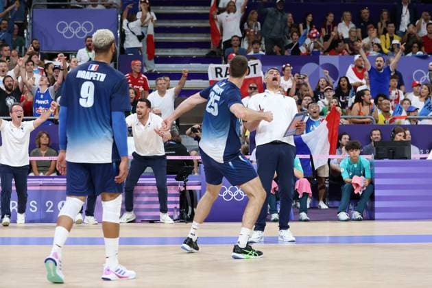 August 10, 2024, Paris, Ile-De-France, France: Coach ANDREA GIANI reacts during the Volleyball Men s Gold Medal Match between Team FRANCE (FRA) and Team POLAND (POL) at the Paris 2024 Olympic Games, Olympische Spiele, Olympia, OS at Arena Paris Sud 1 in Paris, France Paris France - ZUMAc179 20240810_oly_c179_031 Copyright: xMickaelxChavetx