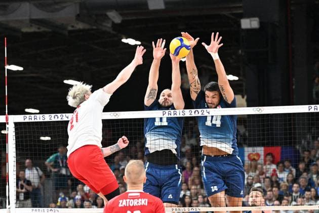 Antoine Brizard with Nicolas Le Goff (france) vs (pologne), volleyball, men’s finall during the Olympic Games, Olympische Spiele, Olympia, OS Paris 2024 JO 2024 : VOLLEYBALL - France vs Pologne - Finale hommes - Jeux Olympiques 2024 - Paris2024 - Paris - 10 08 2024 DPPI Panoramic 
