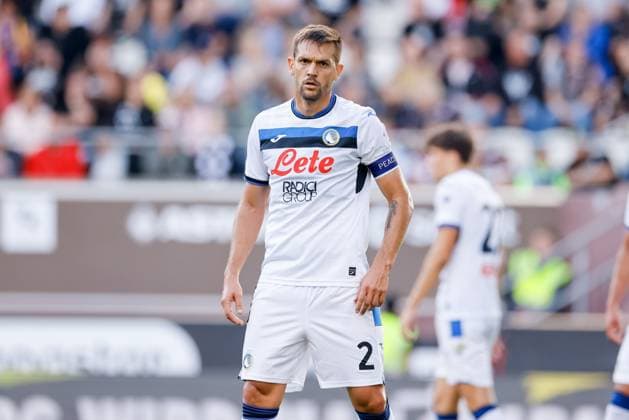 Hamburg, August 9, 2024 Soccer, Friendly match, FC St Pauli Atalanta Bergamo Rafael Toloi Atalanta Bergamo, 2 DFL REGULATIONS PROHIBIT ANY USE OF PHOTOGRAPHS AS IMAGE SEQUENCES AND OR QUASI VIDEO