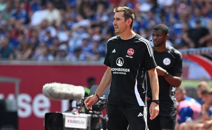 10 08 2024 Soccer Season 2024 2025 2 Soccer Bundesliga 02 Matchday 1 FC Nürnberg FCN Club FC Schalke 04 S04 Knappen Sportfoto Zink xwoxzix DFL regulations prohibit any use of photographs as image sequences and or quasi video only for editorial use Miroslav Klose Trainer 1 FC Nürnberg FCN ruft schreit brüllt