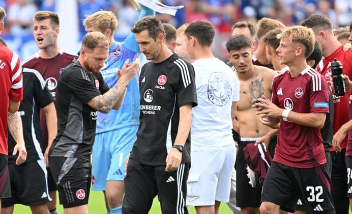 10 08 2024 Soccer Season 2024 2025 2 Soccer Bundesliga 02 Matchday 1 FC Nürnberg FCN Club FC Schalke 04 S04 Knappen Sportfoto Zink xwoxzix DFL regulations prohibit any use of photographs as image sequences and or quasi video only for editorial use Miroslav Klose Trainer 1 FC Nürnberg FCN with Mannschaft Team after the end of the match