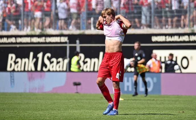 10 08 2024, Football, Men, 2 Bundesliga, Season 2024 2025, SV 07 Elversberg 1 FC Köln, Timo Huebers 1 FC Köln is disappointed after the match Elversberg Ursapharm Arena an der Kaiserlinde Saarland Germany EN Copyright: xSebastianxBachx
