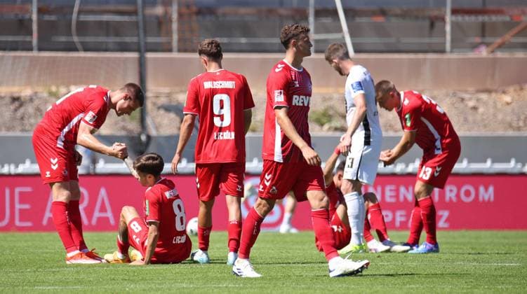 10 08 2024, Football, Men, 2 Bundesliga, Season 2024 2025, SV 07 Elversberg 1 FC Köln, The players of 1 FC Köln are visibly disappointed after the draw in Elversberg Elversberg Ursapharm Arena an der Kaiserlinde Saarland Germany EN Copyright: xSebastianxBachx