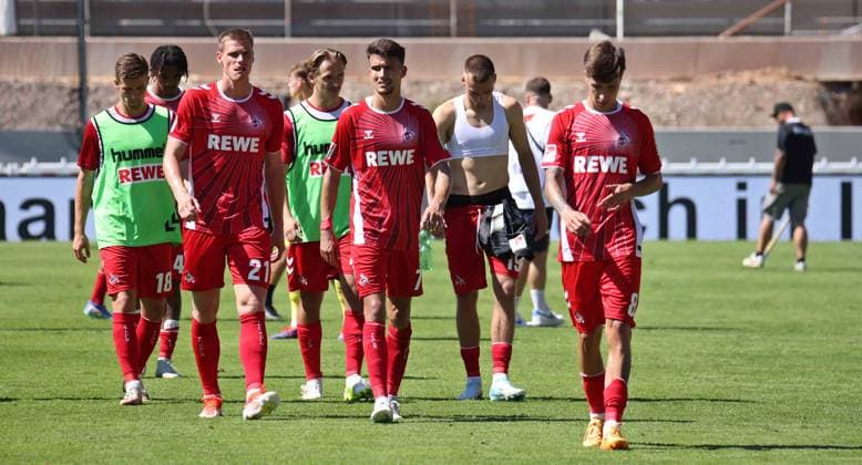 10 08 2024, Football, Men, 2 Bundesliga, Season 2024 2025, SV 07 Elversberg 1 FC Köln, The players of 1 FC Köln leave the pitch visibly disappointed after the draw in Elversberg, Denis Husein Basic 1 FC Köln Elversberg Ursapharm Arena an der Kaiserlinde Saarland Germany EN Copyright: xSebastianxBachx