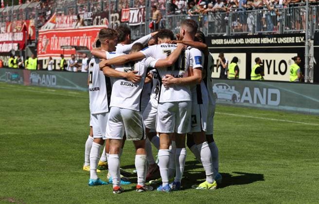 10 08 2024, Soccer, Men, 2 Bundesliga, Season 2024 2025, SV 07 Elversberg 1 FC Köln, SV 07 Elversberg celebrating after the goal to 2 1 by Frederik Schmahl SV 07 Elversberg Elversberg Ursapharm Arena an der Kaiserlinde Saarland Germany EN Copyright: xSebastianxBachx