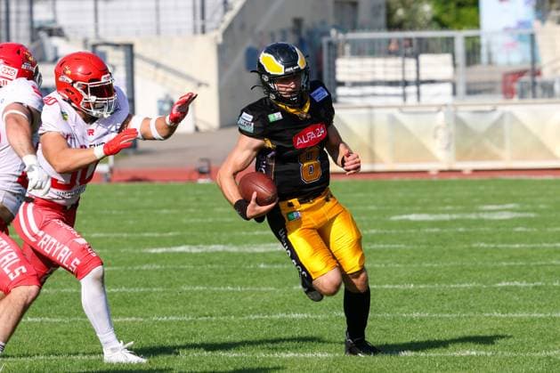 Hendrik Scharnbacher Berlin Adler, 08 carried the ball, Berlin Adler vs Potsdam Royals, American Football, GFL, 2024, season, 10 08 2024, Berlin Berlin Land Copyright: xFootxBowl ThomasxSobotzkix