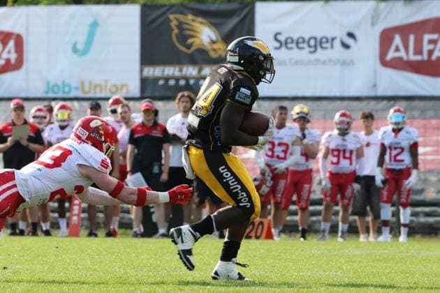 Chrisman Kyei Berlin Adler, 24 with the ball, on his way to the touchdown,Berlin Adler vs Potsdam Royals, American Football, GFL, 2024, Season, 10 08 2024, Berlin Berlin Land Copyright: xFootxBowl ThomasxSobotzkix