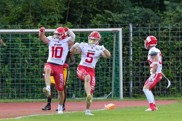 after their touchdown, Brendan Beaulieu Potsdam Royals, 10 , Thomas Jenkins Potsdam Royals, 05 Berlin Adler vs Potsdam Royals, American Football, GFL, 2024, Season, 10 08 2024, Berlin Berlin Land Copyright: xFootxBowl ThomasxSobotzkix