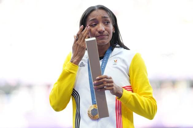 Bilder des Jahres 2024, Sport 08 August Sport Themen der Woche KW32 Nafissatou Thiam of Belgium (Women s Heptathlon) receives her gold medal Paris 2024 Olympic Games, Olympische Spiele, Olympia, OS Day Fifteen, Paris, France - 10 Aug 2024  Copyright: xDavexWinter Shutterstockx 14623000cs