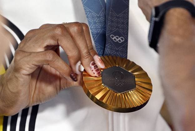 Detail picture shows a close up of the gold medal of Belgian athlete Nafissatou Nafi Thiam on the podium during the medal ceremony of the women s heptathlon at the athletics competition at the Paris 2024 Olympic Games, Olympische Spiele, Olympia, OS on Saturday 10 August 2024 in Paris, France. The Games of the XXXIII Olympiad are taking place in Paris from 26 July to 11 August. The Belgian delegation counts 165 athletes competing in 21 sports. JASPERxJACOBS  x98233999x