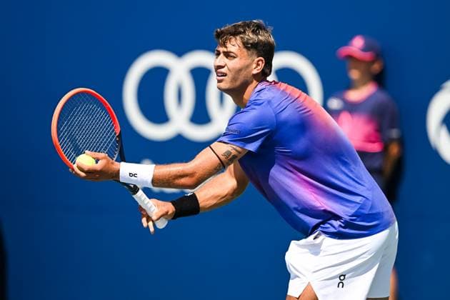 MONTREAL, QC - AUGUST 10: Flavio Cobolli (ITA) serves the ball during a second round match at ATP, Tennis Herren National Bank Open on August 10, 2024 at IGA Stadium in Montreal, QC (Photo by David Kirouac Icon Sportswire) TENNIS: AUG 10 National Bank Open EDITORIAL USE ONLY Icon240810006